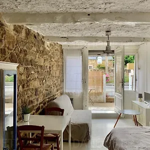 https://joli-studio-avec-terrasse-deux-pas-de-la-plage.inbrittany.com